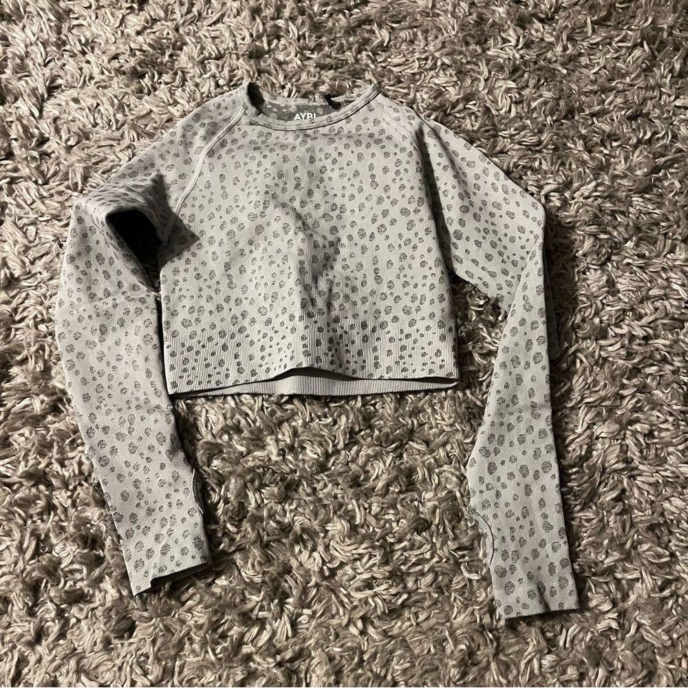 aybl cropped athletic long sleeve size xs